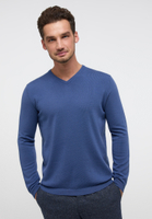 Gebreide pullover in blauw vlakte