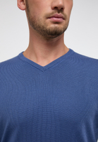 Gebreide pullover in blauw vlakte