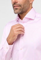 MODERN FIT Shirt in rose striped