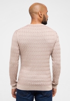 Knitted jumper in camel structured