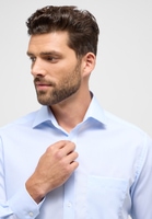 MODERN FIT Shirt in light blue plain