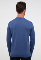 Pull en tricot bleu uni