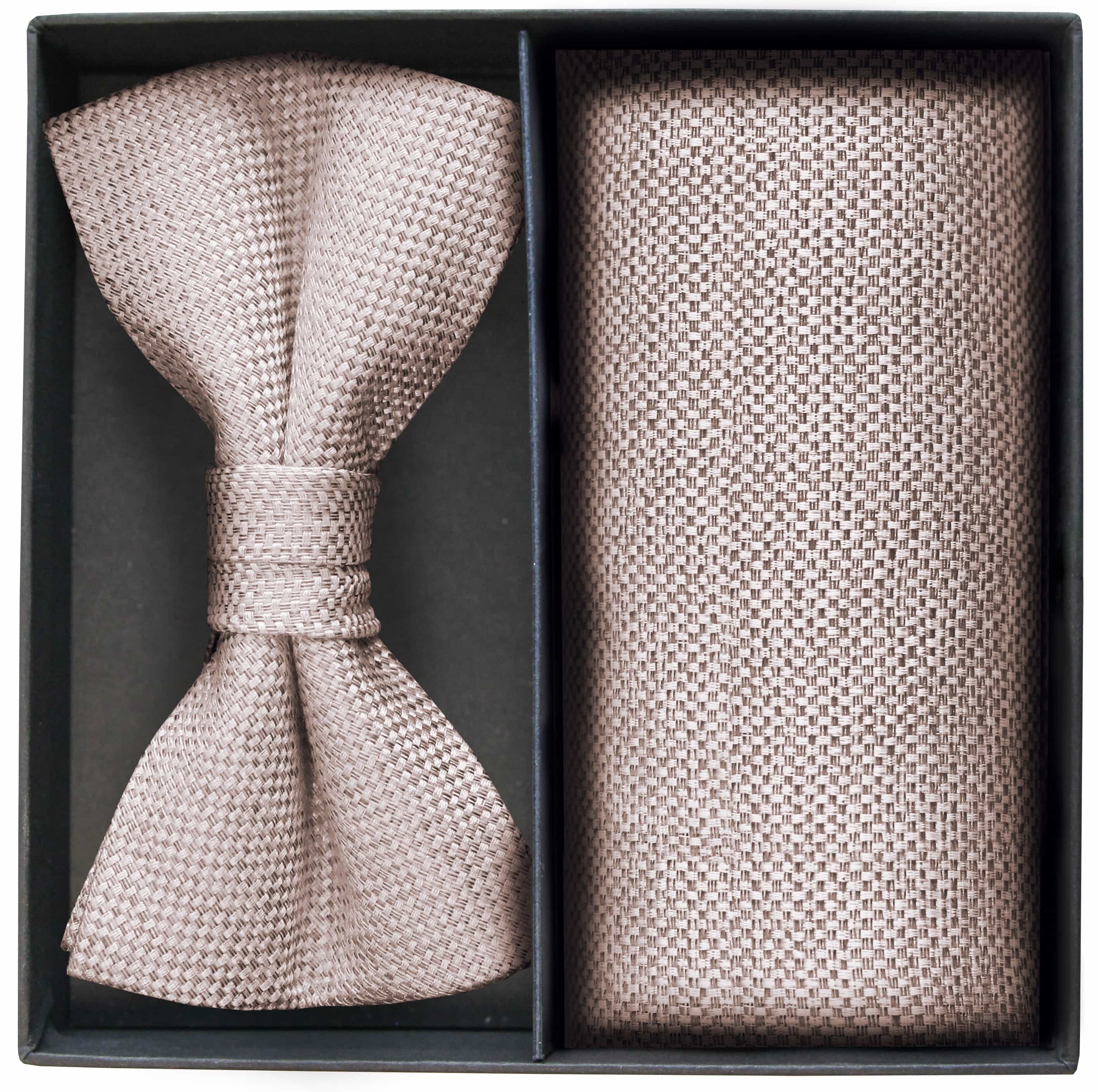 Set consisting of bow tie and handkerchief in champagne structured